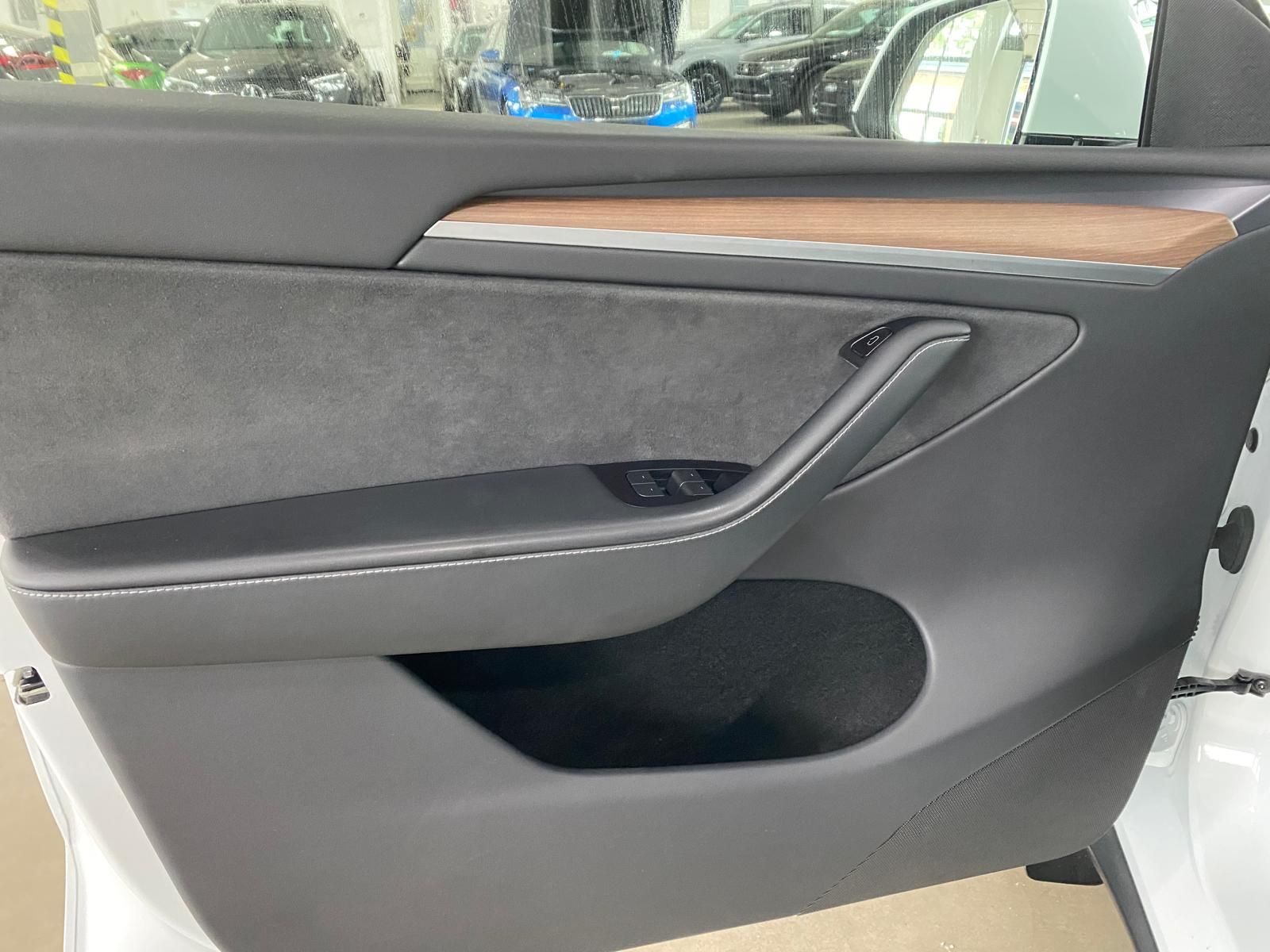 Fahrzeugabbildung Tesla Model Y Performance Long Range Dual AWD/AHK/