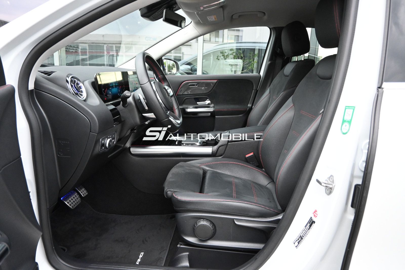 Fahrzeugabbildung Mercedes-Benz GLA 250 DCT AMG Line °DISTRONIC°HUD°STANDHEIZUNG