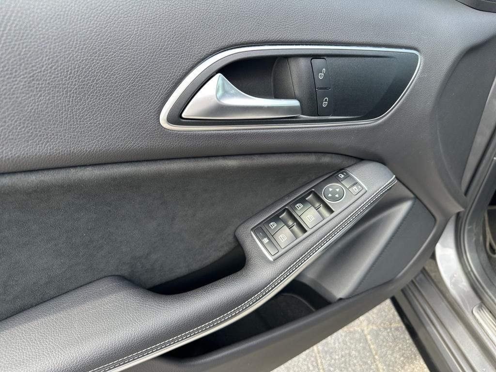 Fahrzeugabbildung Mercedes-Benz A 180 AMG Navi LED SHZ Ambie. Sport RDK CD
