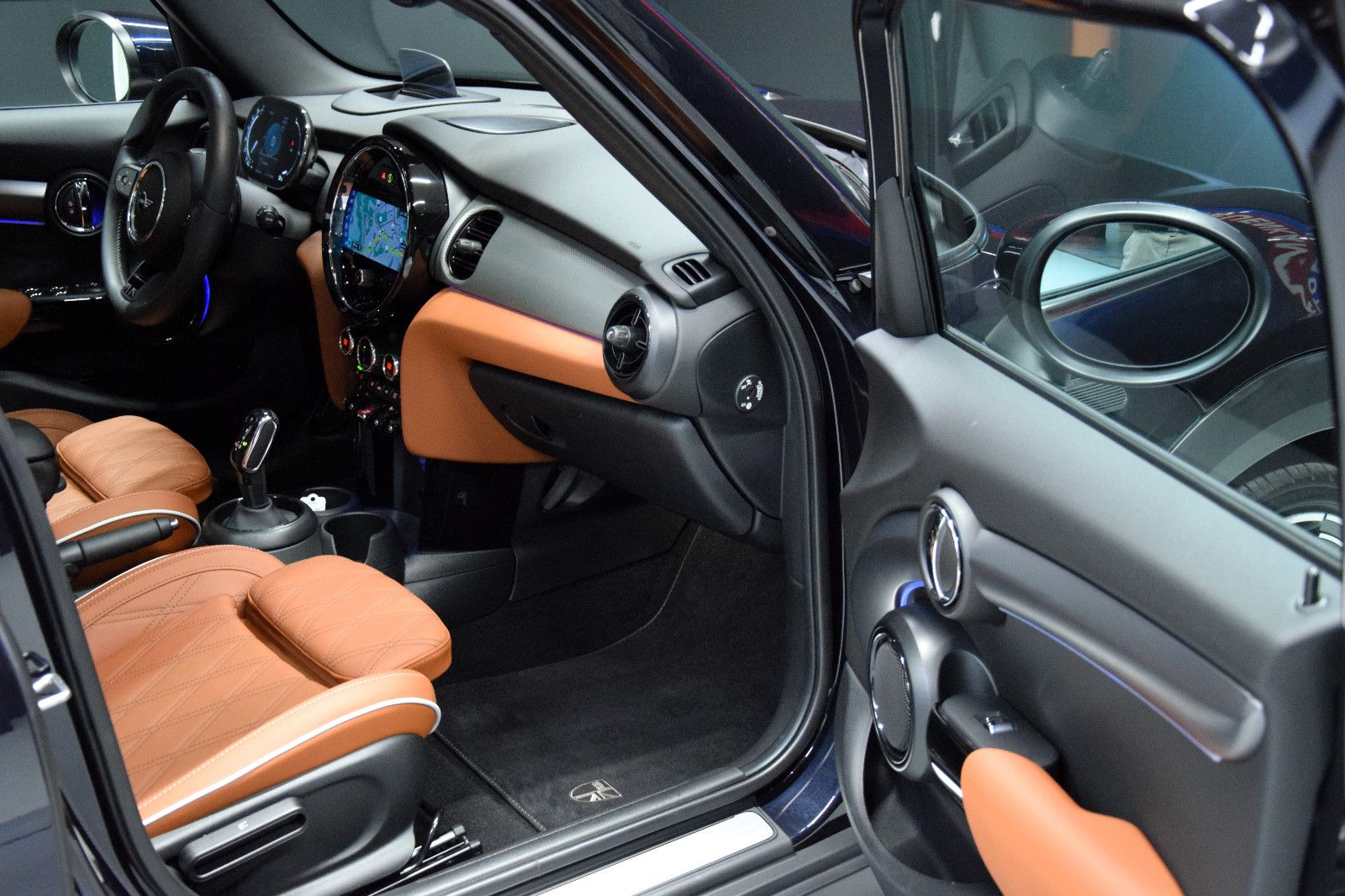 Fahrzeugabbildung MINI Cooper MINI Yours Trim Steptronic Pano Leder HuD