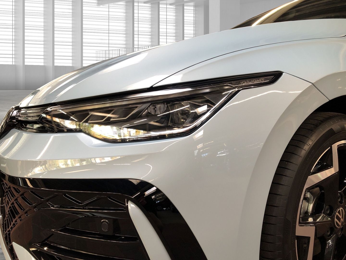 Fahrzeugabbildung Volkswagen Golf R-Line -Line 1.5 eTSI DSG Sportpaket HUD AH