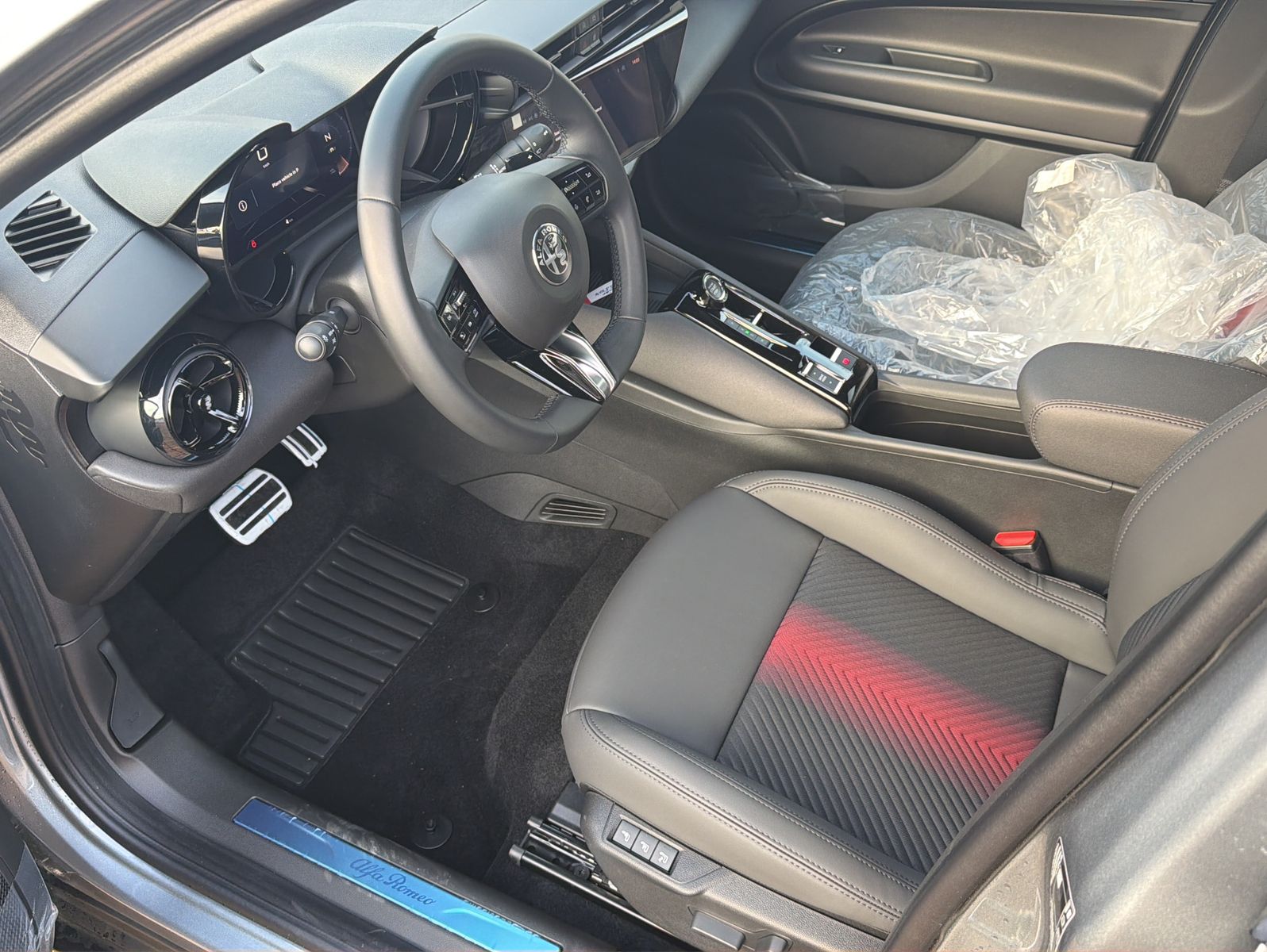 Fahrzeugabbildung Alfa Romeo Junior Ibrida 1.2 VGT 48V-Hybrid 100 kW Speciale