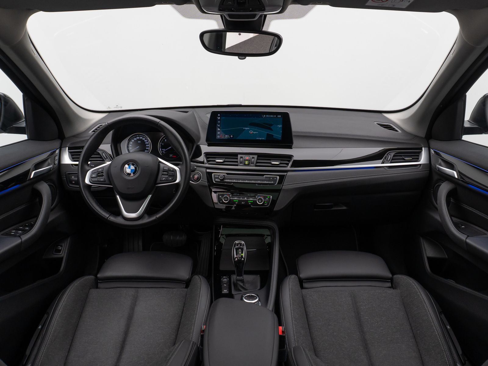 Fahrzeugabbildung BMW X1 xD20i Sport Line Panorama Kamera HUD DAB HiFi