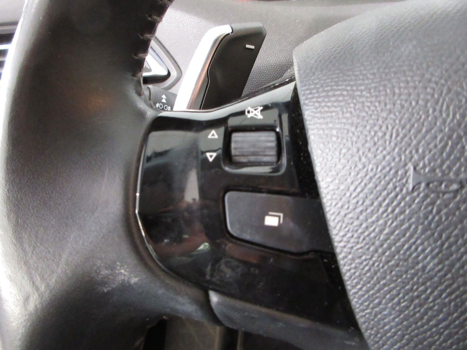 Fahrzeugabbildung Peugeot 308 Active Pack 1.2T LED/NAVI/PDC/TEMPOMAT