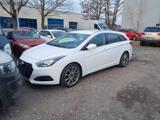 Hyundai i40 cw blue Classic - Hyundai: Unfallwagen