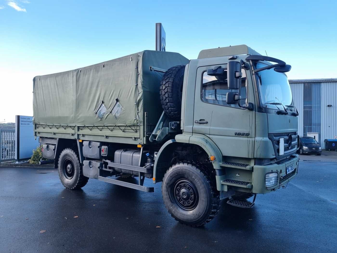 Fahrzeugabbildung Mercedes-Benz Axor 1829 A 4x4 Pritsche/Plane 10 Stück