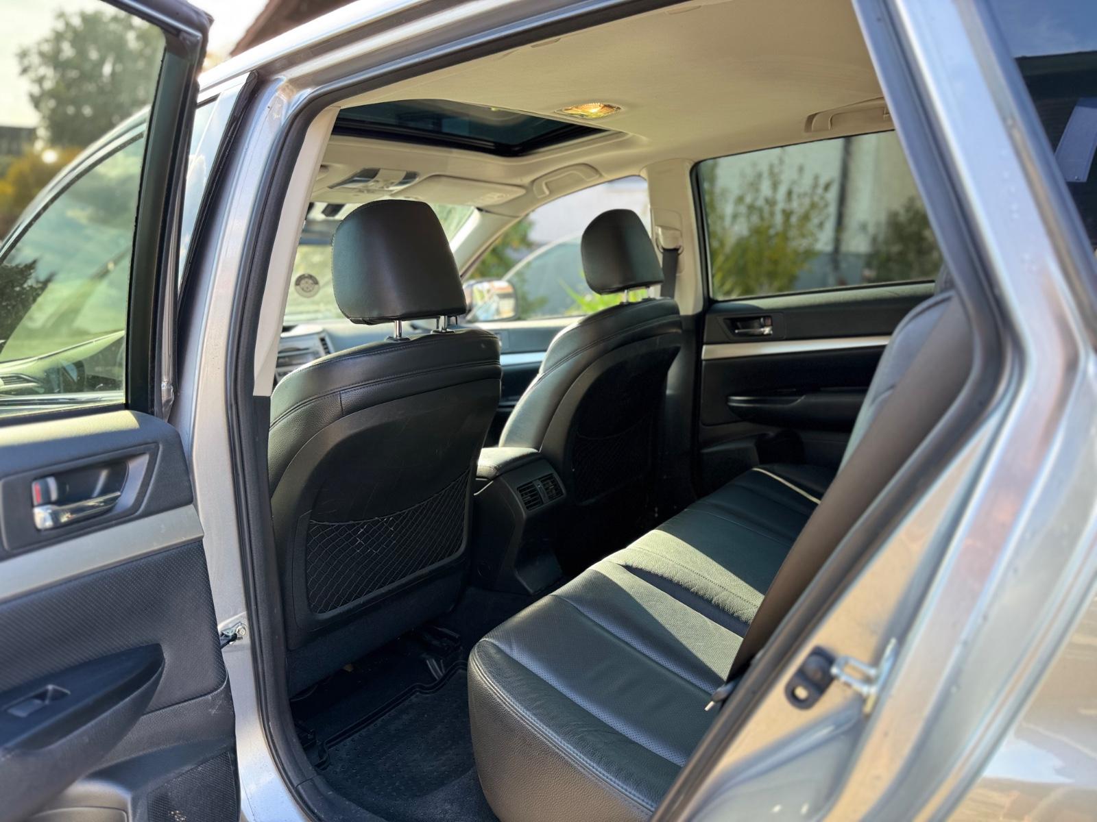 Subaru Outback 2010 — photo 11