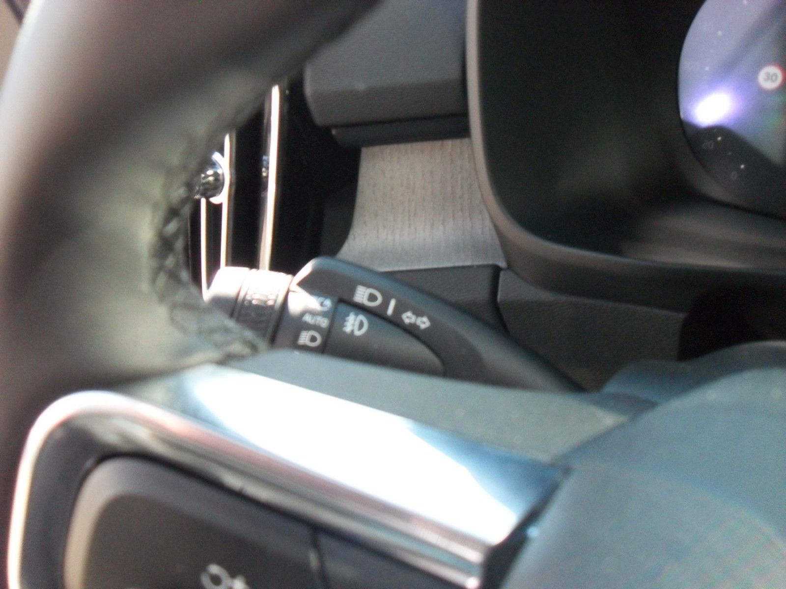 Fahrzeugabbildung Volvo XC 40 B3 Plus Dark | Standheizung | 360°