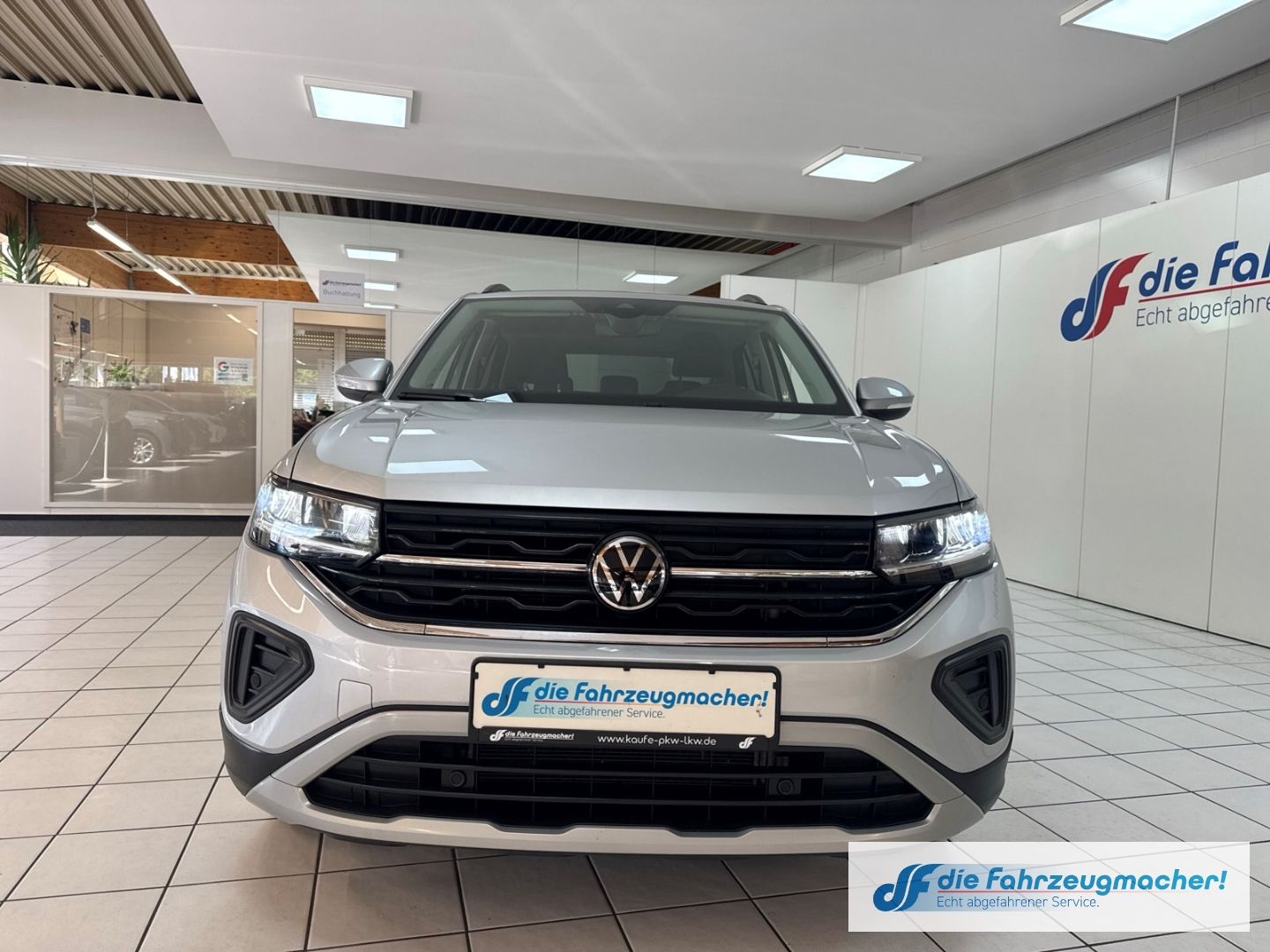 Fahrzeugabbildung Volkswagen T-Cross 1.0 TSI 85 kW Life Digitales Cockpit LED