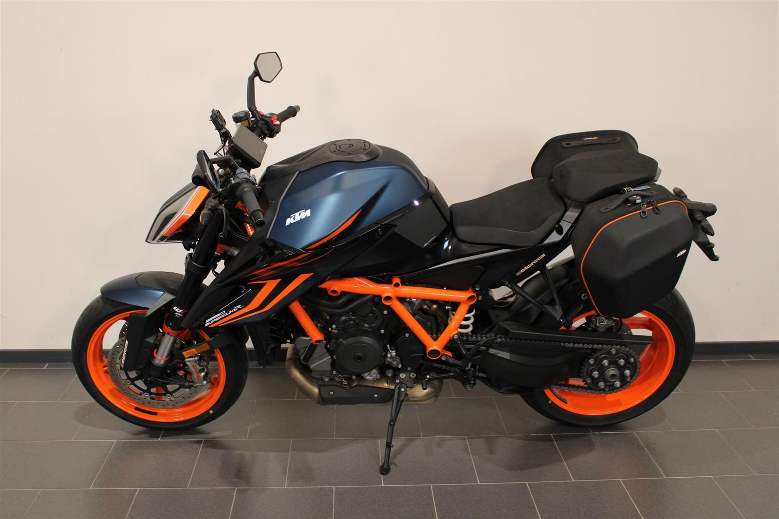 KTM 1290 Super Duke R Koffer / Akrapovic /