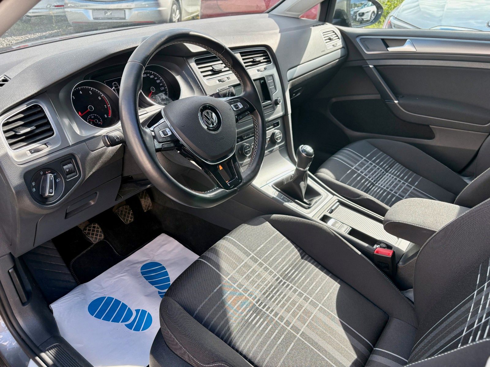 Fahrzeugabbildung Volkswagen Golf VII 1.2 TSI Variant Lounge 1.HAND SCHECKHEF