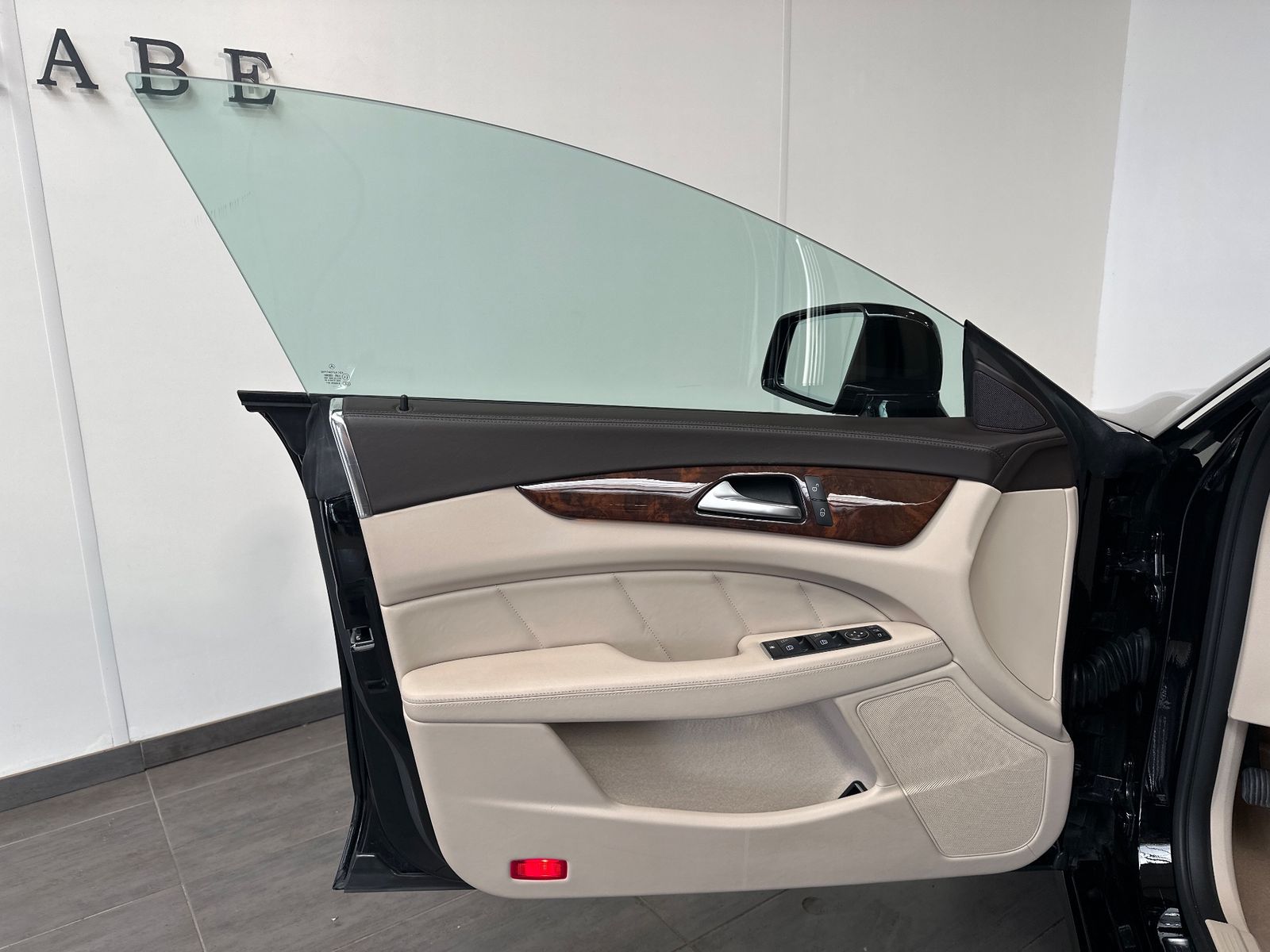 Fahrzeugabbildung Mercedes-Benz CLS 400 4MATIC NAV+LED+SHZ+GLASDA+AIRMATIC+PP