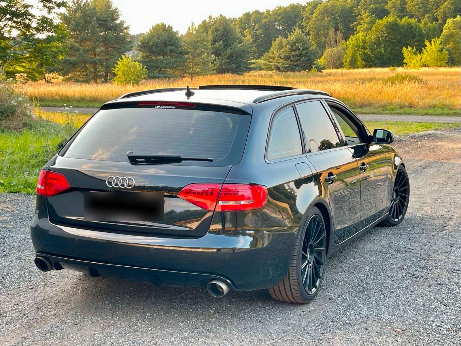 Audi A4 2011 — салон
