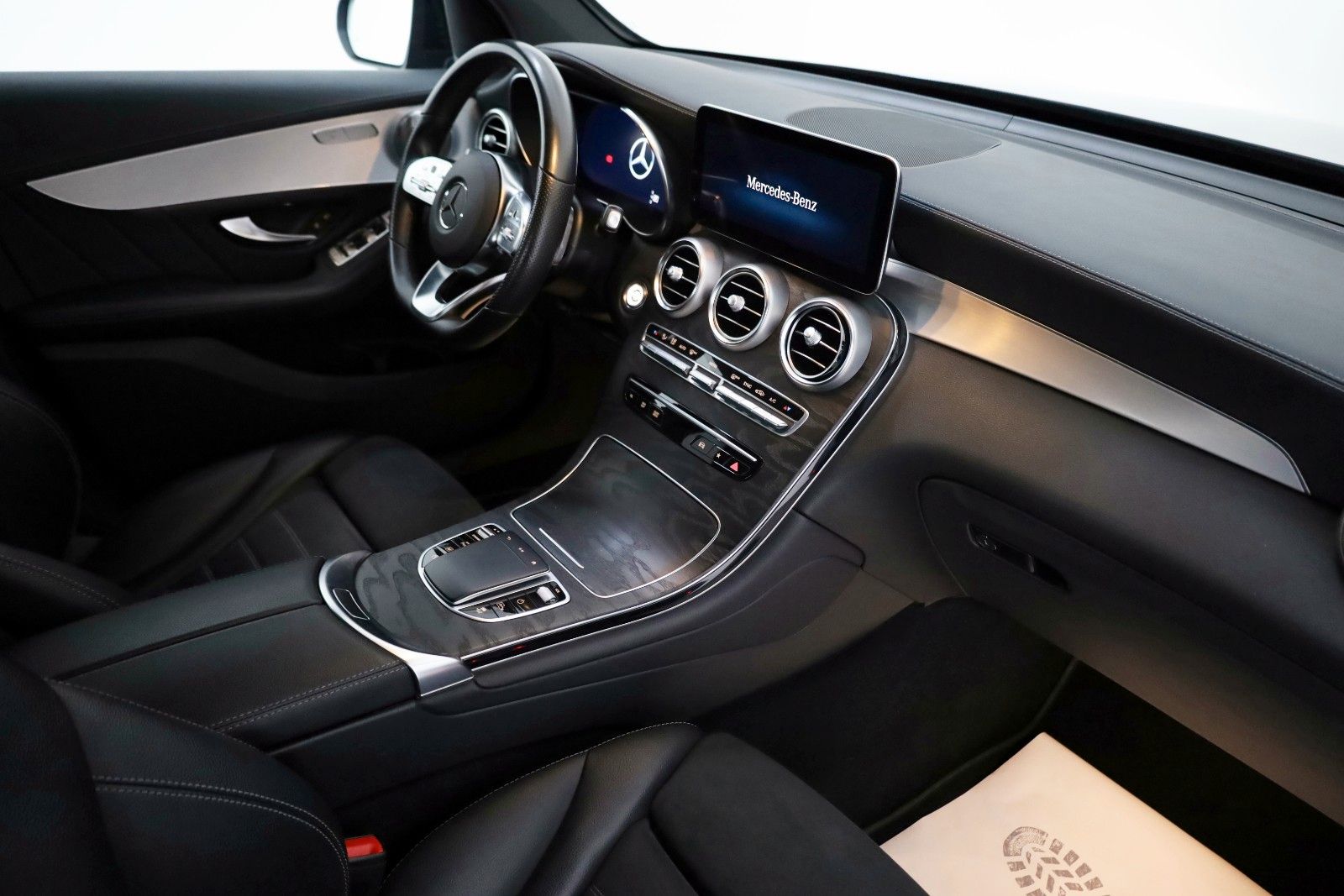 Fahrzeugabbildung Mercedes-Benz GLC 400d Coupe 4M,AMG line,Night-Pak,360°,SD,AHK