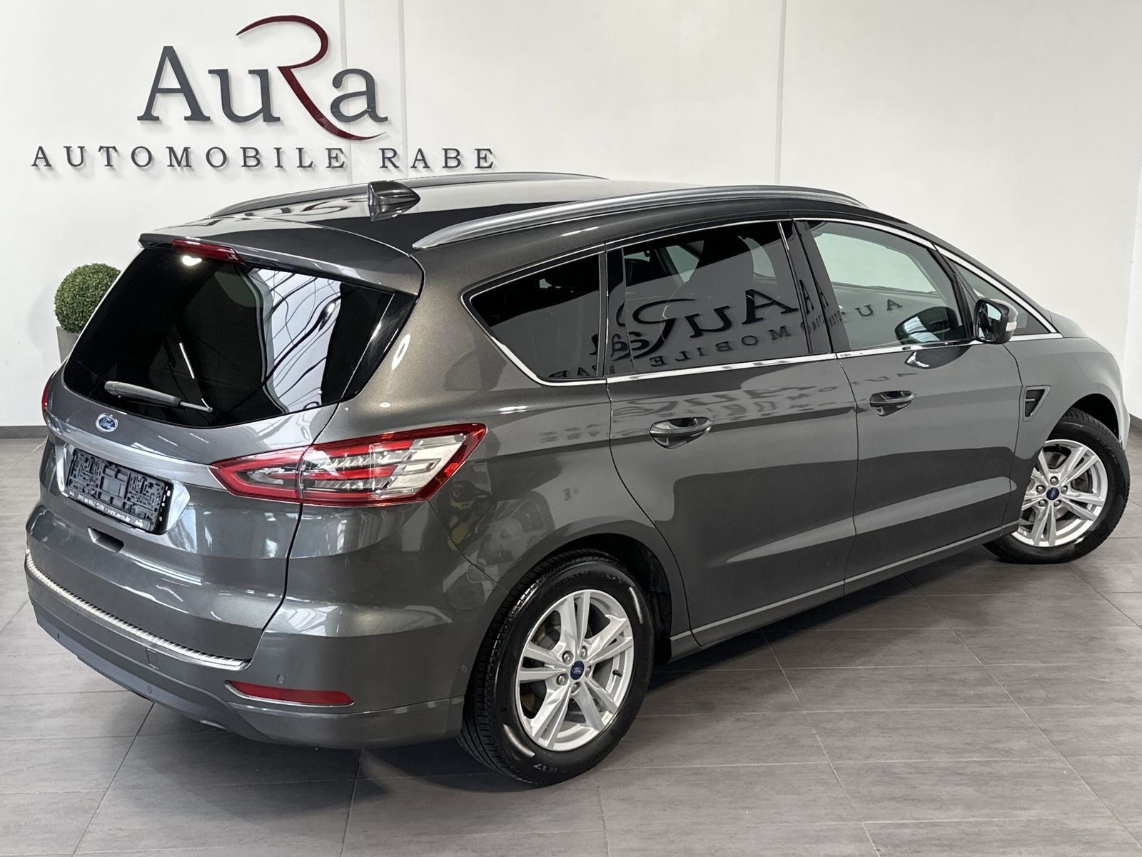 Fahrzeugabbildung Ford S-MAX 2.0 EB Aut. Titanium NAV+LED+AHK+ACC+VCOCK