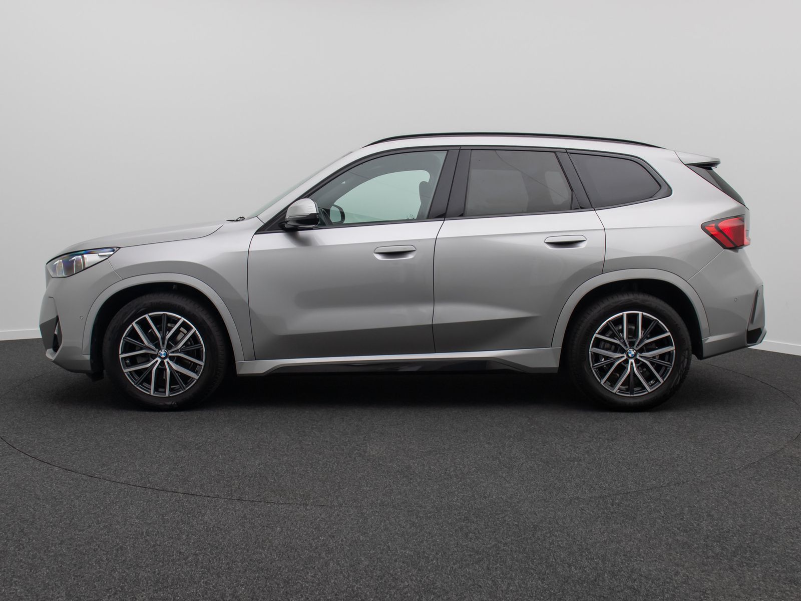 Fahrzeugabbildung BMW X1 sD18d M Sport Panorama Kamera DAB Komfort