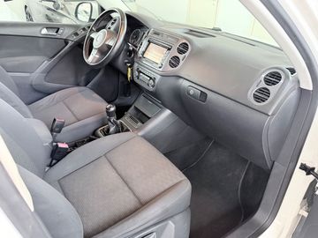 Volkswagen Tiguan - 11