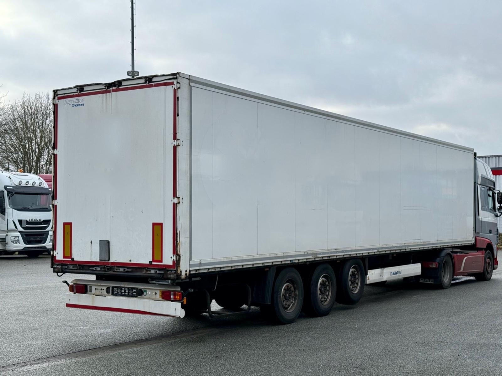 Krone SD/Trockenkoffer/Doppelstock/Mit Balken/Lift/TÜV