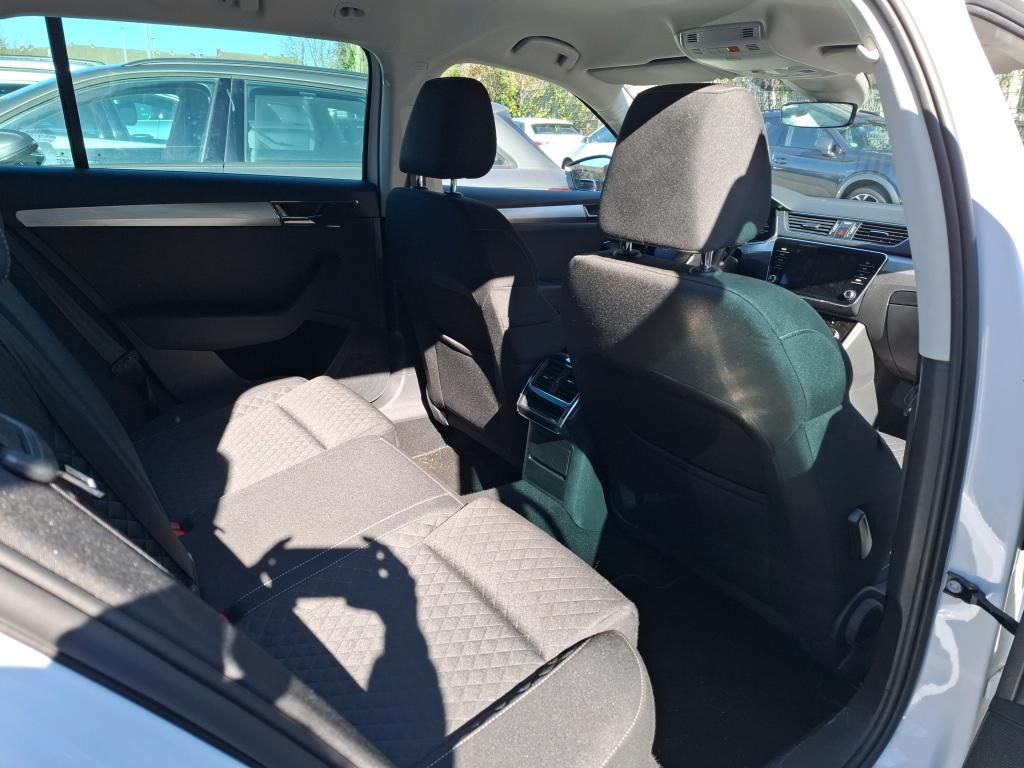 Fahrzeugabbildung SKODA Superb Combi TDI Ambition DSG LED AHK Navi VC AC
