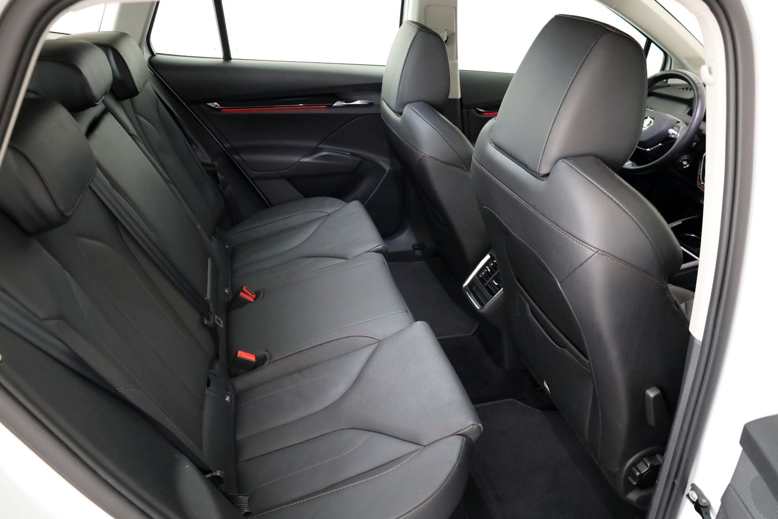 Fahrzeugabbildung SKODA Enyaq 80 x Suite,Leder,Kamera,Wärmepumpe,ACC