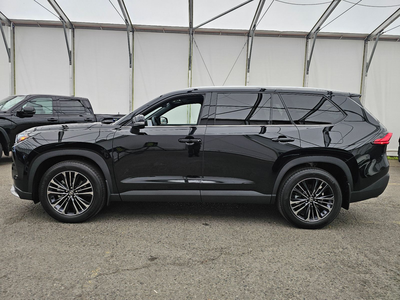 Fahrzeugabbildung Toyota GRAND Platinum Max T1: 68.000 EURO Stock !!!