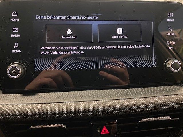 Fahrzeugabbildung SKODA Fabia 1.0 TSI DSG+BEHEIZ. LENKRAD+KAMERA+SMARTLI