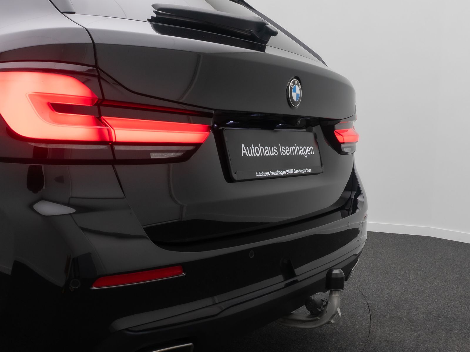 Fahrzeugabbildung BMW 530d HUD 360&deg; Laser DAB H/K AHK Sport 18Zoll
