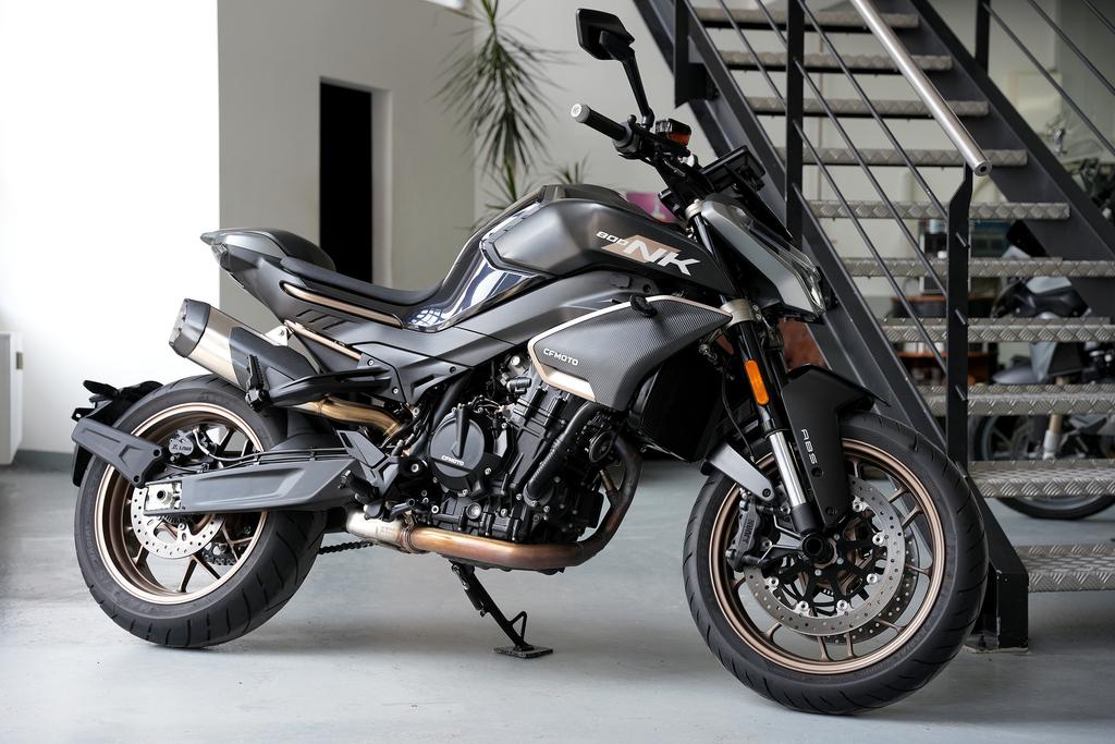 CFMOTO 800NK Advanced | 1. Hand | TOP ZUSTAND |