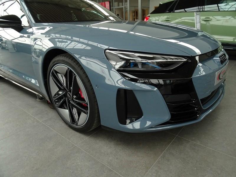 Audi e-tron GT 350 quattro / Audi exclusive
