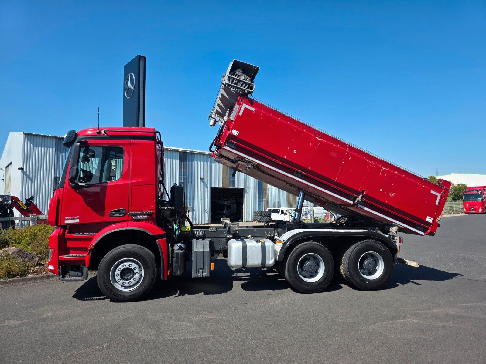 Fahrzeugabbildung Mercedes-Benz Arocs 2648 K 6x4 Thermo-Kipper + Bordmatik