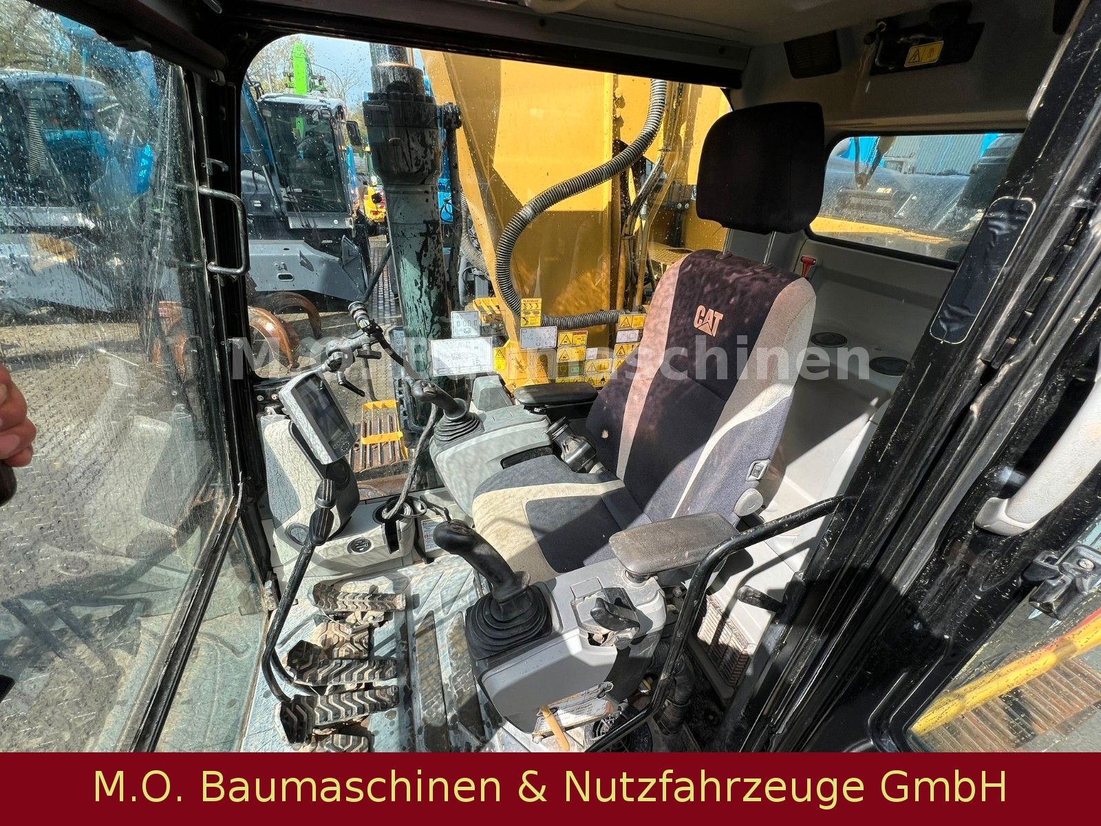 Fahrzeugabbildung CAT 323 EL /Trimble 3 D  VSA / Oilquick OQ 70/55