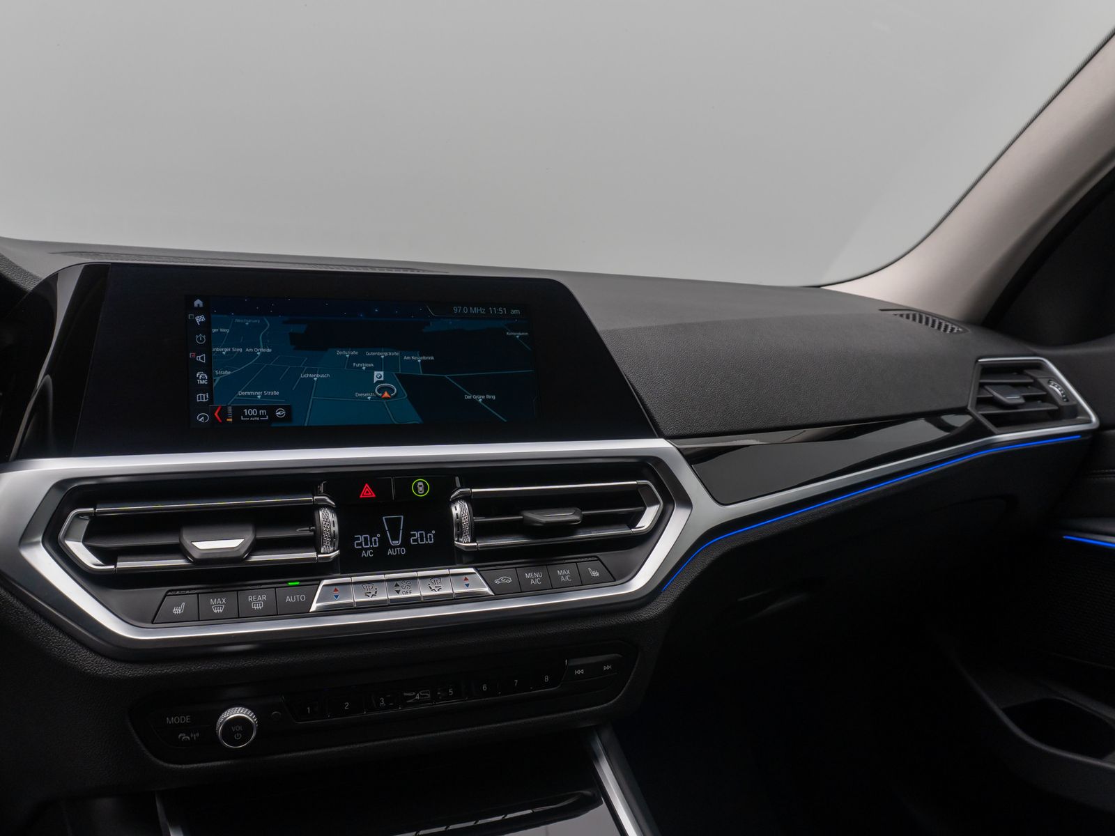 Fahrzeugabbildung BMW 320d Sport Line HUD 360°Komfort DriveAs Cockpit+