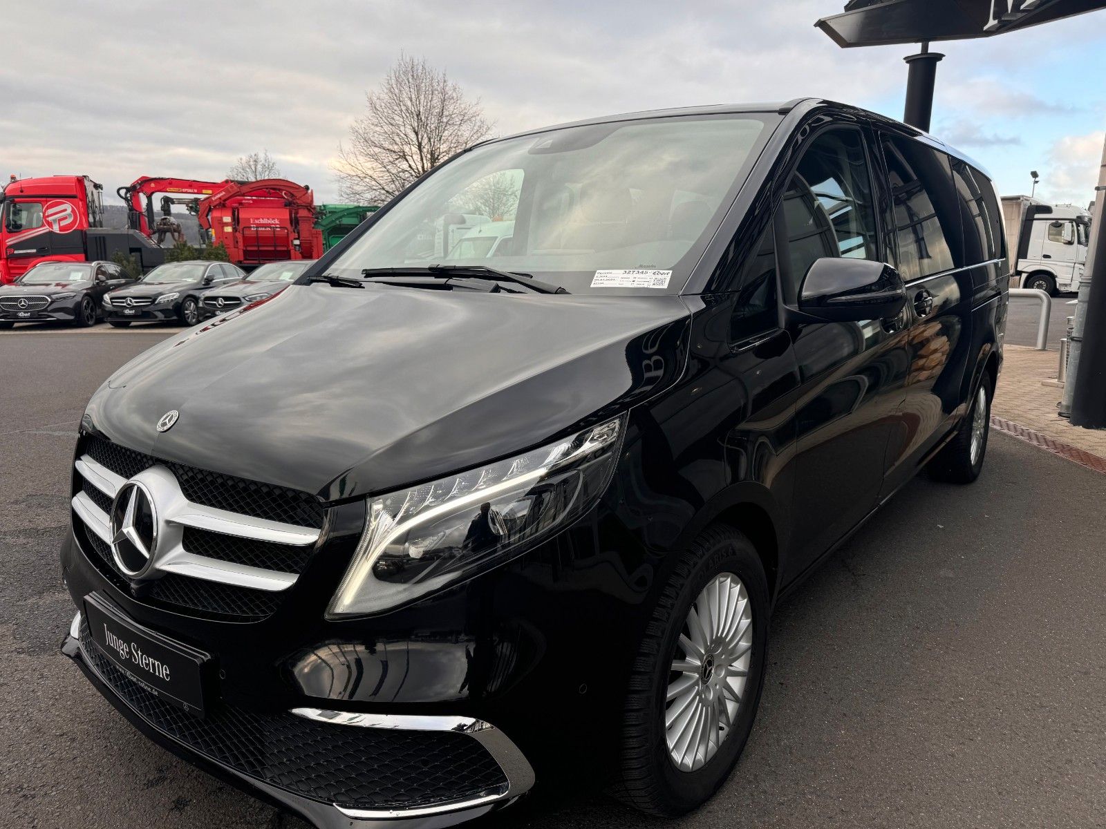 Fahrzeugabbildung Mercedes-Benz V 300 d AVA Extralang 4MATIC AHK Stdh DISTRONIC