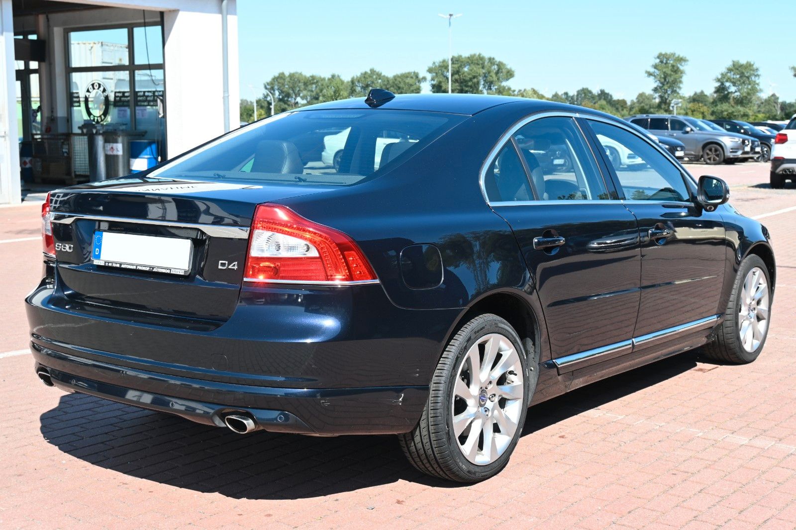 Fahrzeugabbildung Volvo S80 D4 Mom*AT*ACC*NAV*SITHZ*PANO*XEN*Top