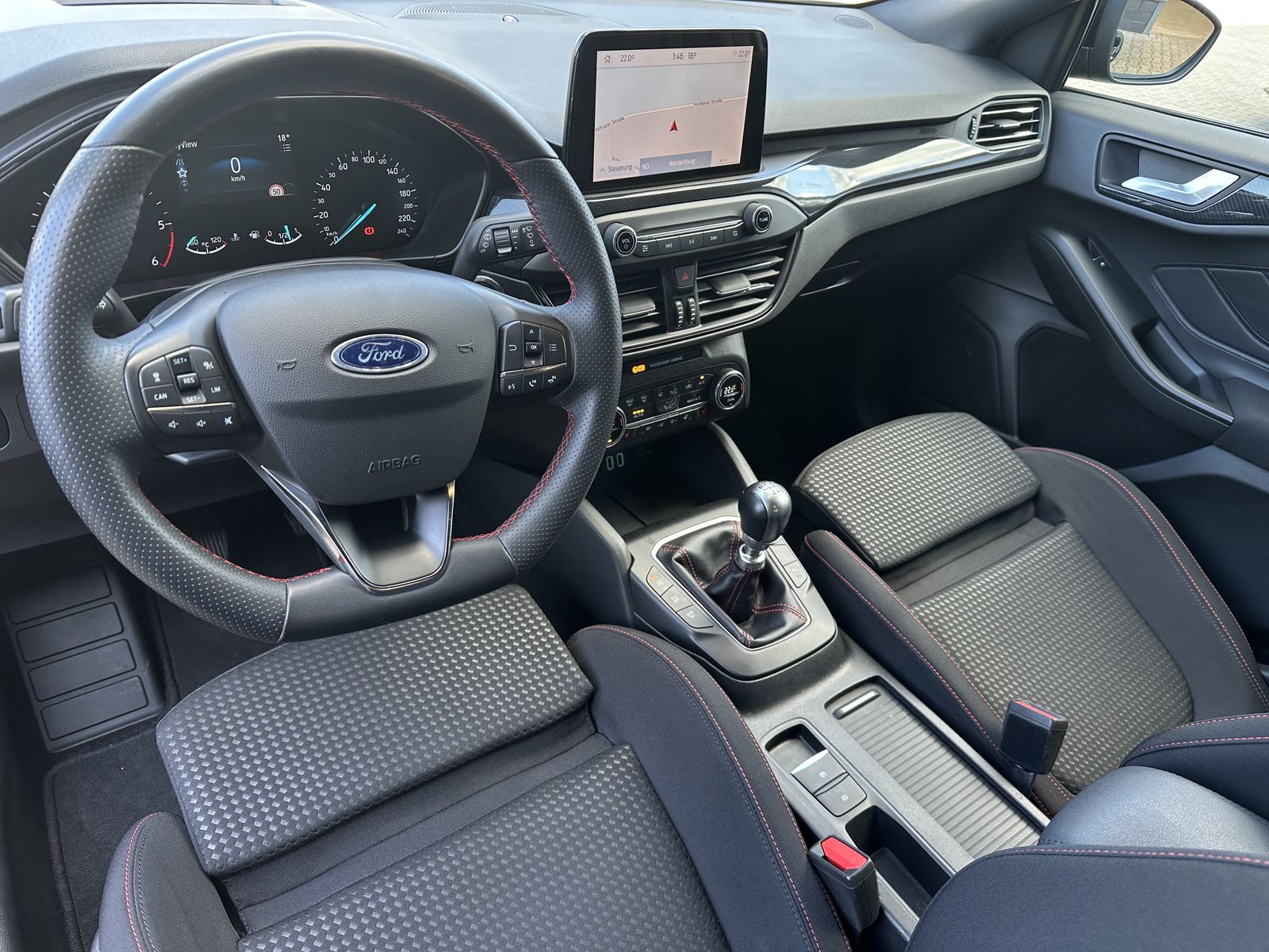 Fahrzeugabbildung Ford Focus 2.0 EB ST-Line NAV+LED+AHK+HUD+B&O+KAM+ACC