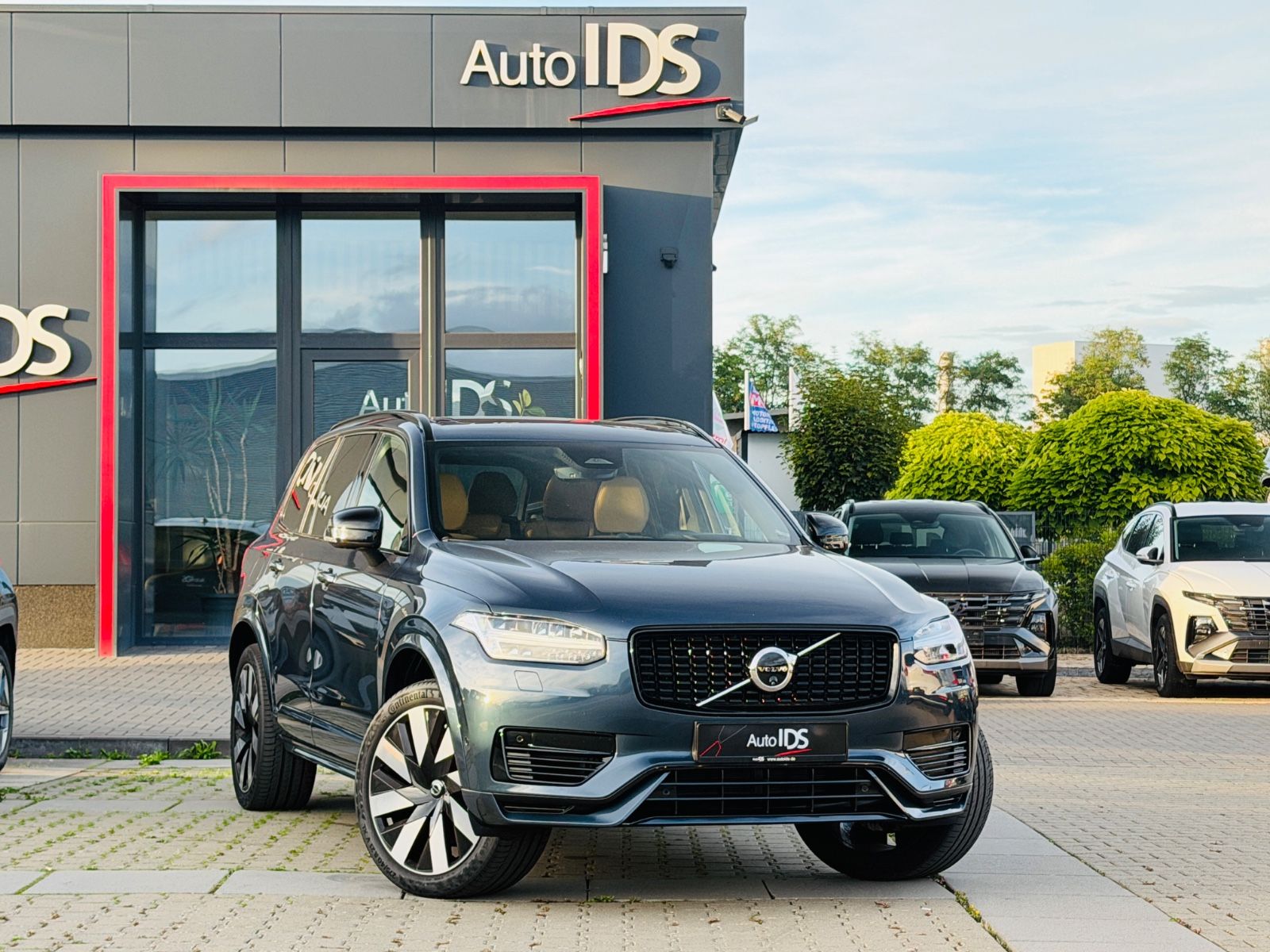 Volvo XC90 Ultimate Dark Recharge Plug-In Hybrid AWD