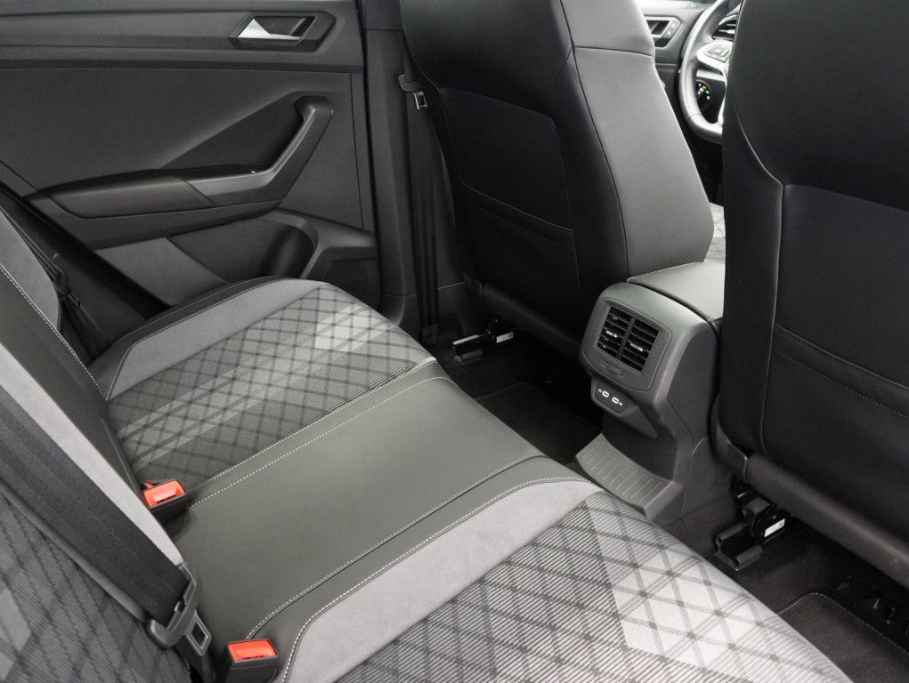 Fahrzeugabbildung Volkswagen T-Roc 1.5 TSI DSG R-Line BLACKSTYLE PANO