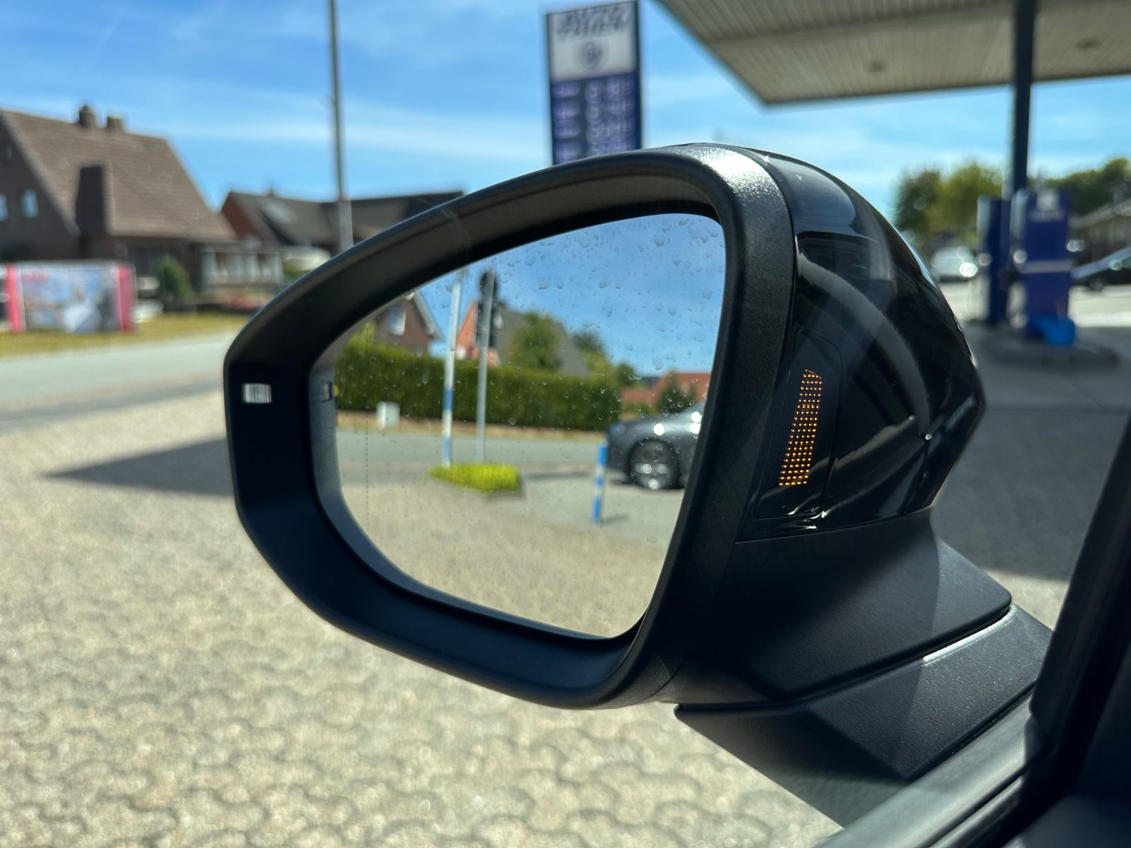 Fahrzeugabbildung Volkswagen T-Roc R Line 1.5 eTSI DSG APP/ACC/AHK/LED/eHeck