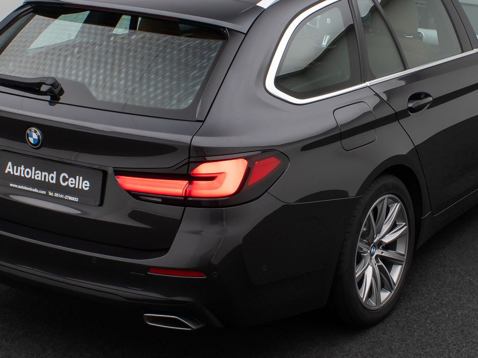 Fahrzeugabbildung BMW 520d Panorama DAB Leder AHK Alarm M Sport 18Zoll