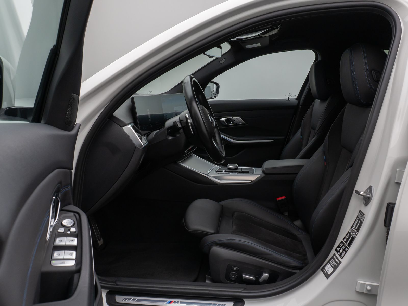 Fahrzeugabbildung BMW 320d xD M Sport Pro Kamera HUD DAB H/K AHK Komfo