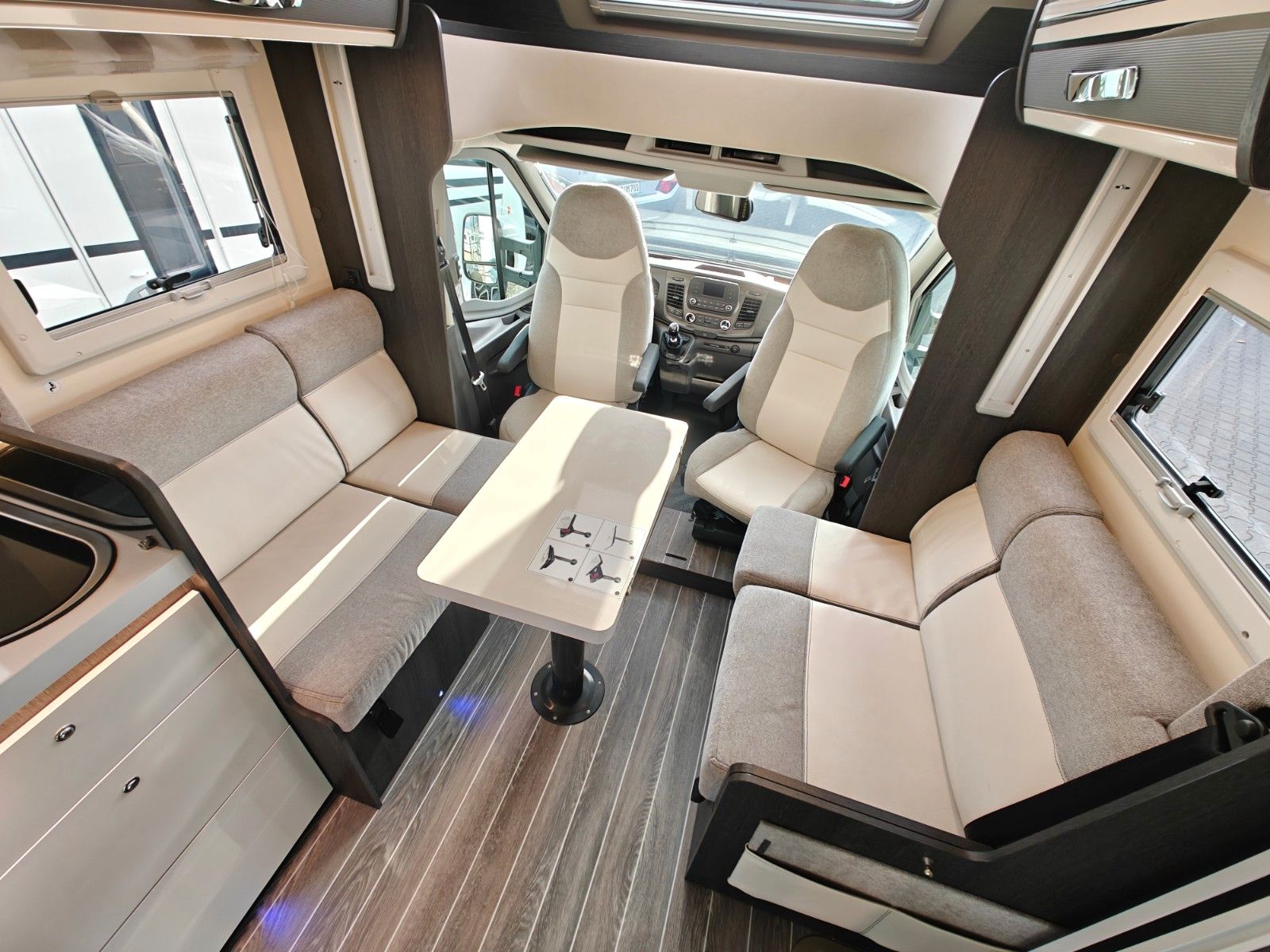 Fahrzeugabbildung Roller Team Kronos 287 TL - Face2Face, Hubbett, Einzelbetten