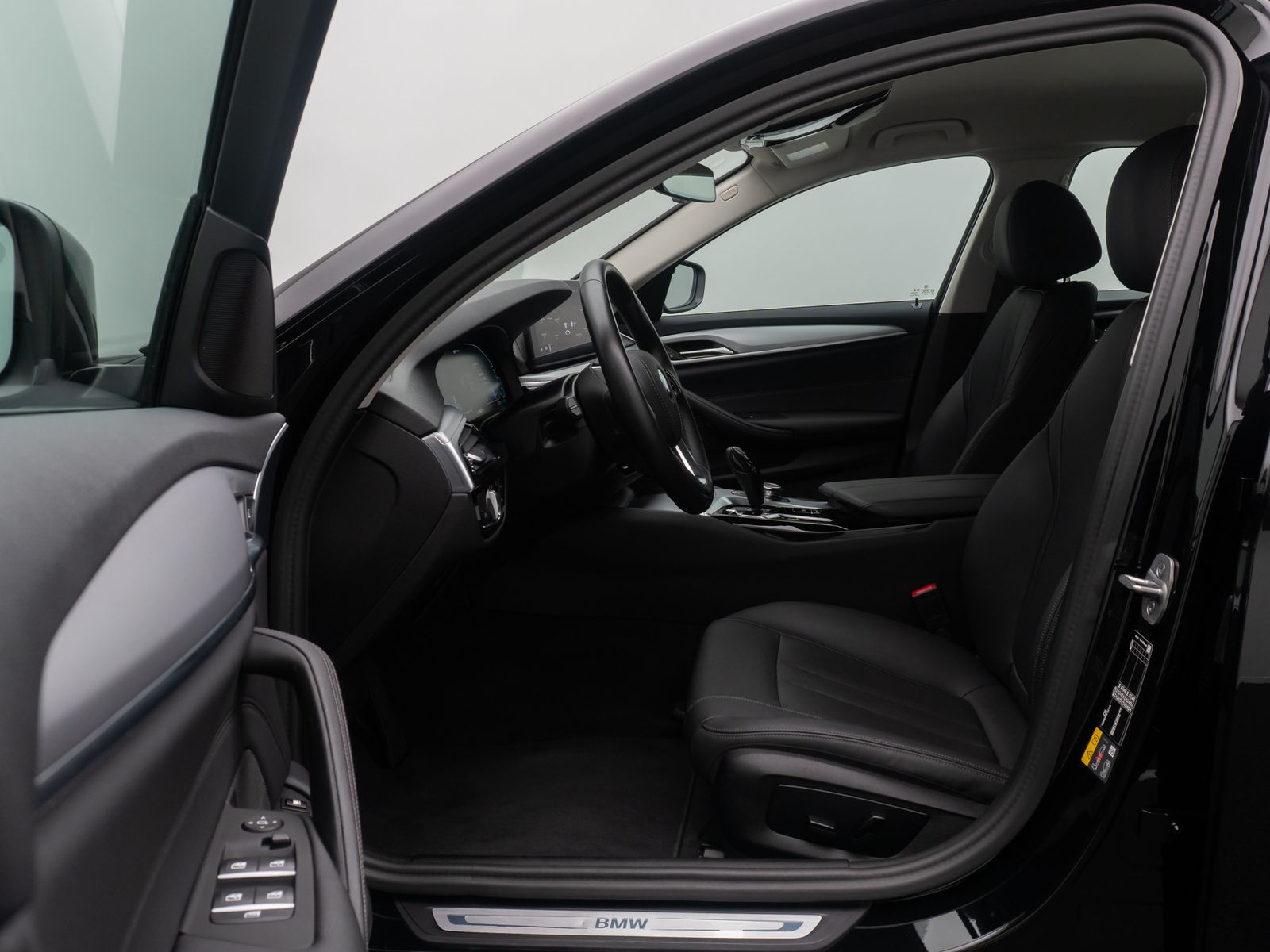 Fahrzeugabbildung BMW 530e Alarm DAB Kamera HiFi Leder Sport 18Zoll