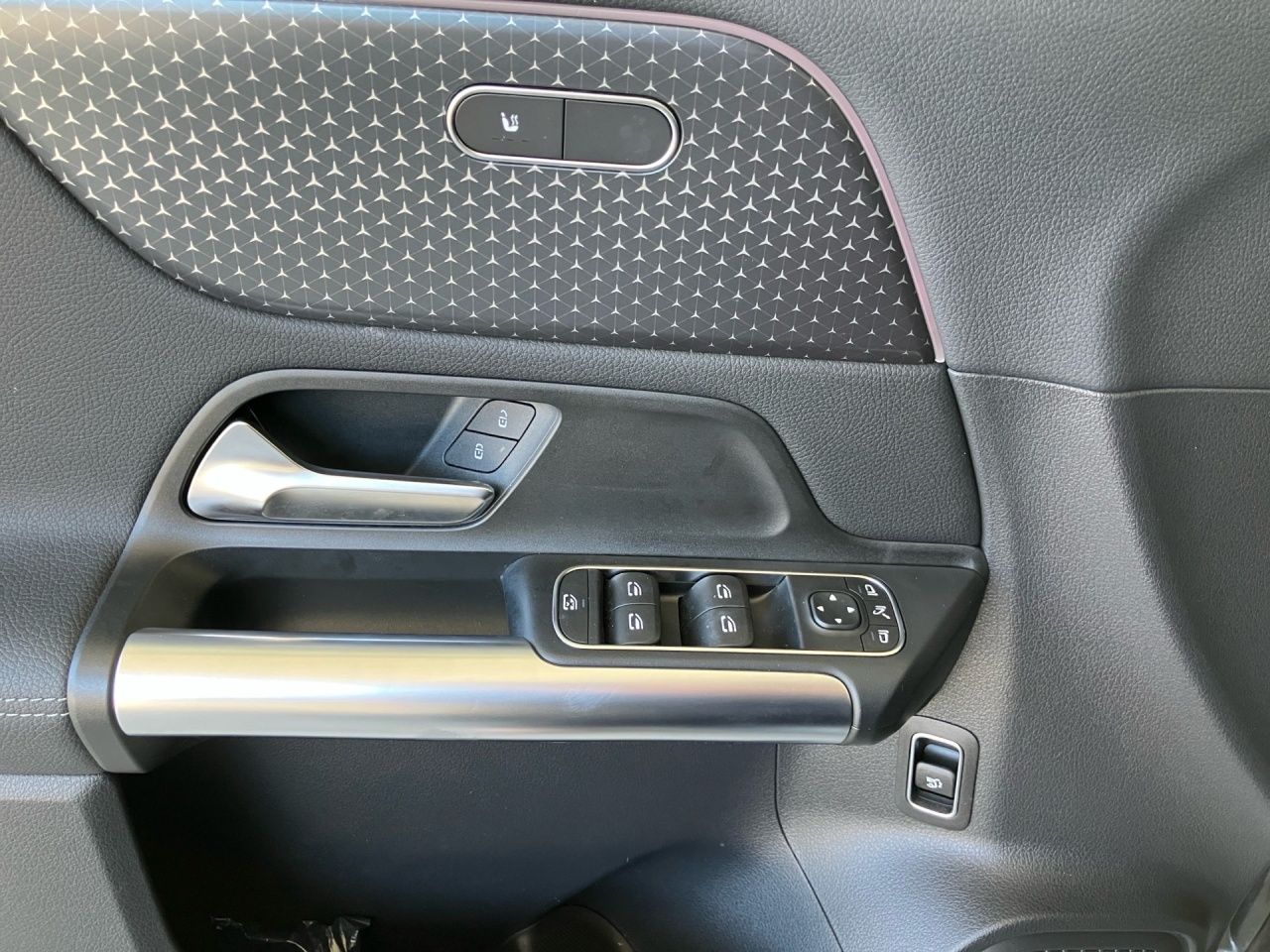Fahrzeugabbildung Mercedes-Benz EQA 250+ BONUS+PROGRESSIVE+PANO+LENKRADHEIZ+