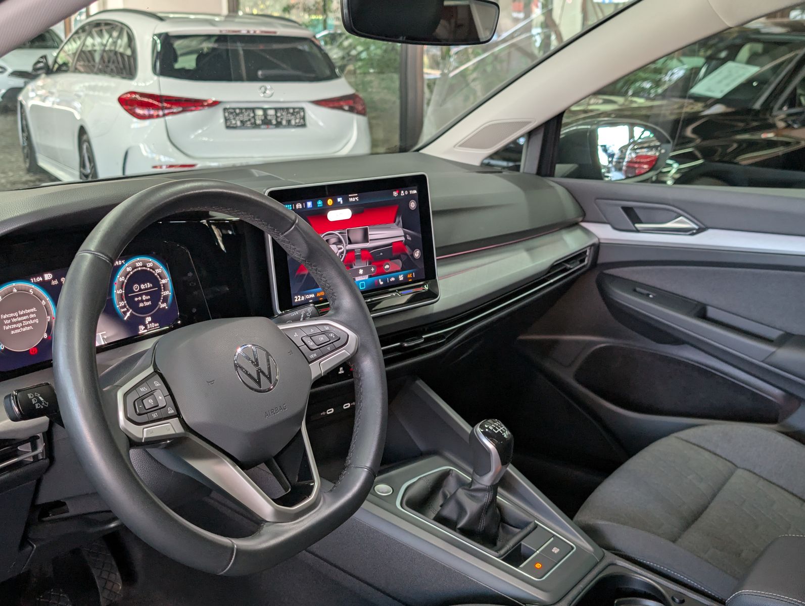 Fahrzeugabbildung Volkswagen Golf 1.5 TSI Life ACC LED SHZ VIRT AMBI APP BHL
