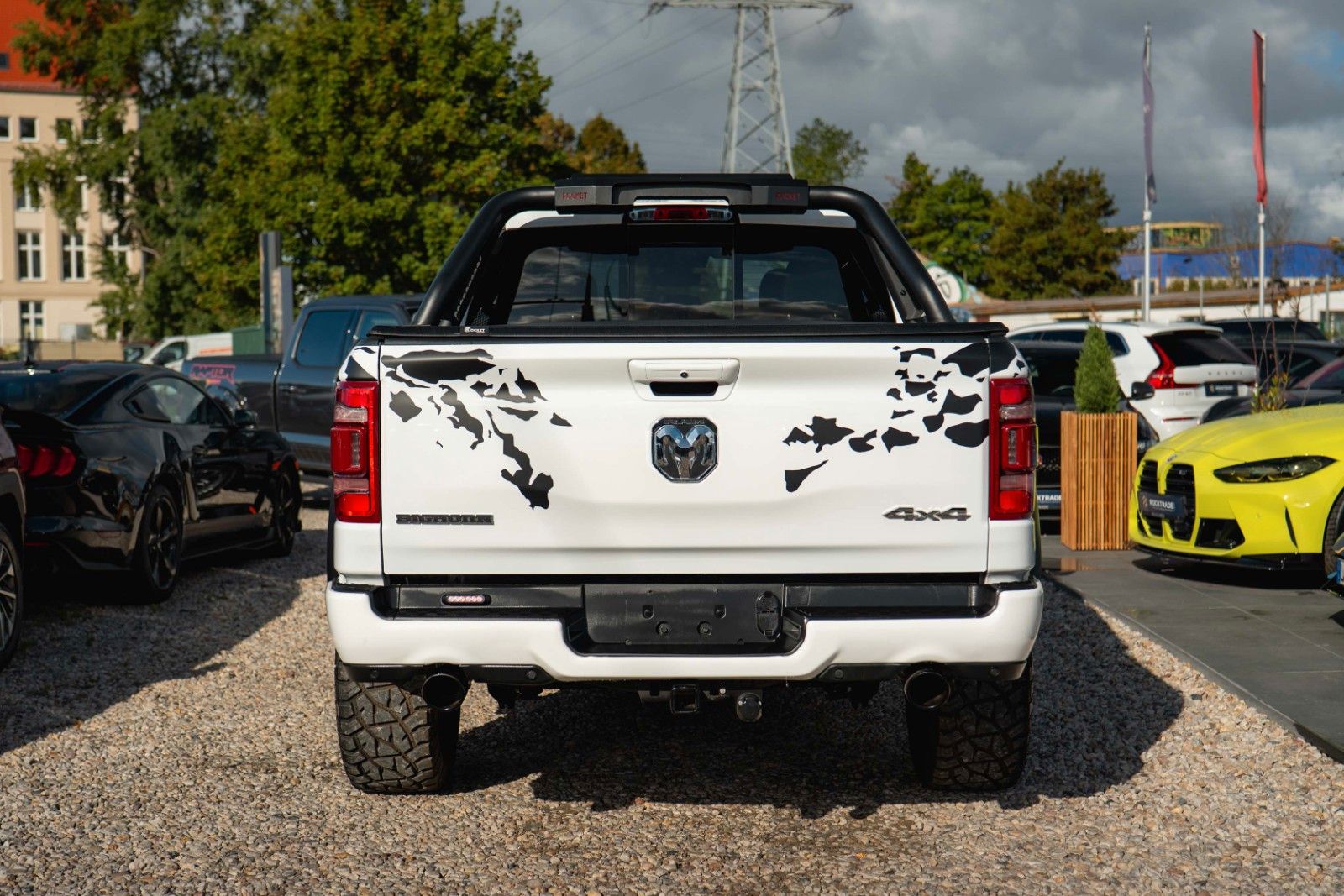 Fahrzeugabbildung Dodge RAM 5.7 V8 HEMI 4x4 OFFROAD Night-Paket Limited