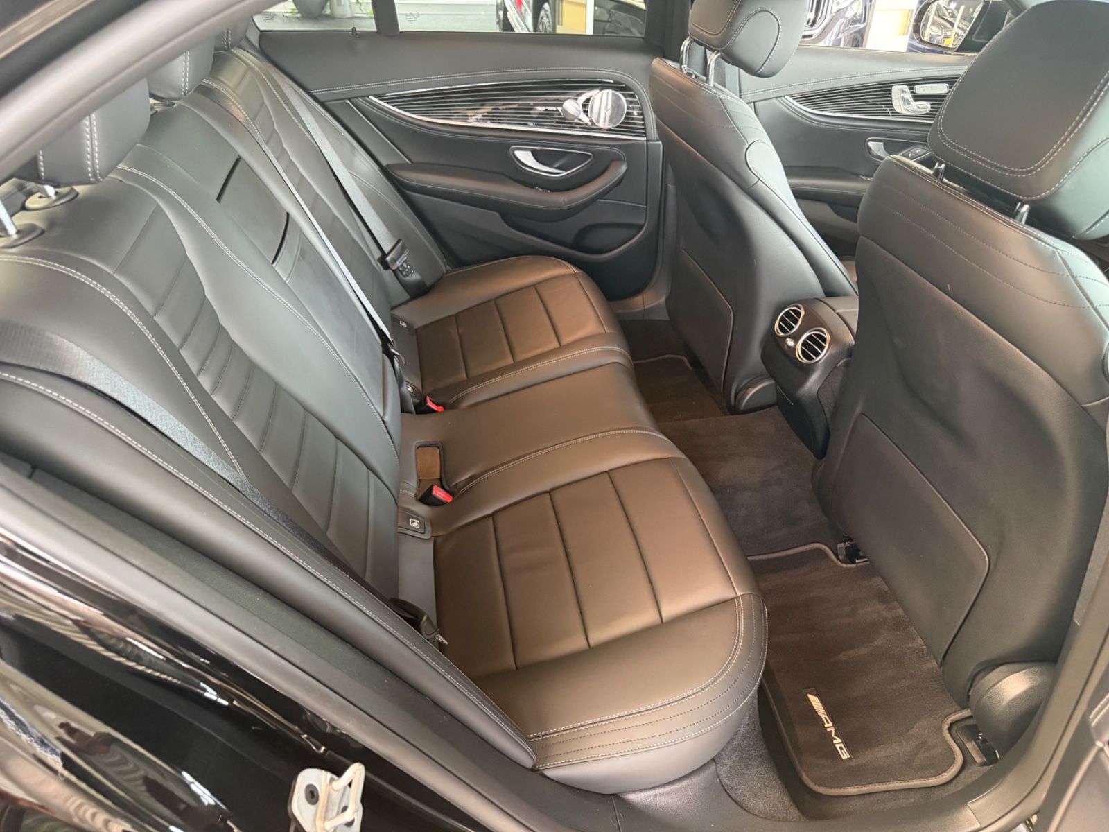 Fahrzeugabbildung Mercedes-Benz E 400 4Matic*AMG-Line*Burmester
