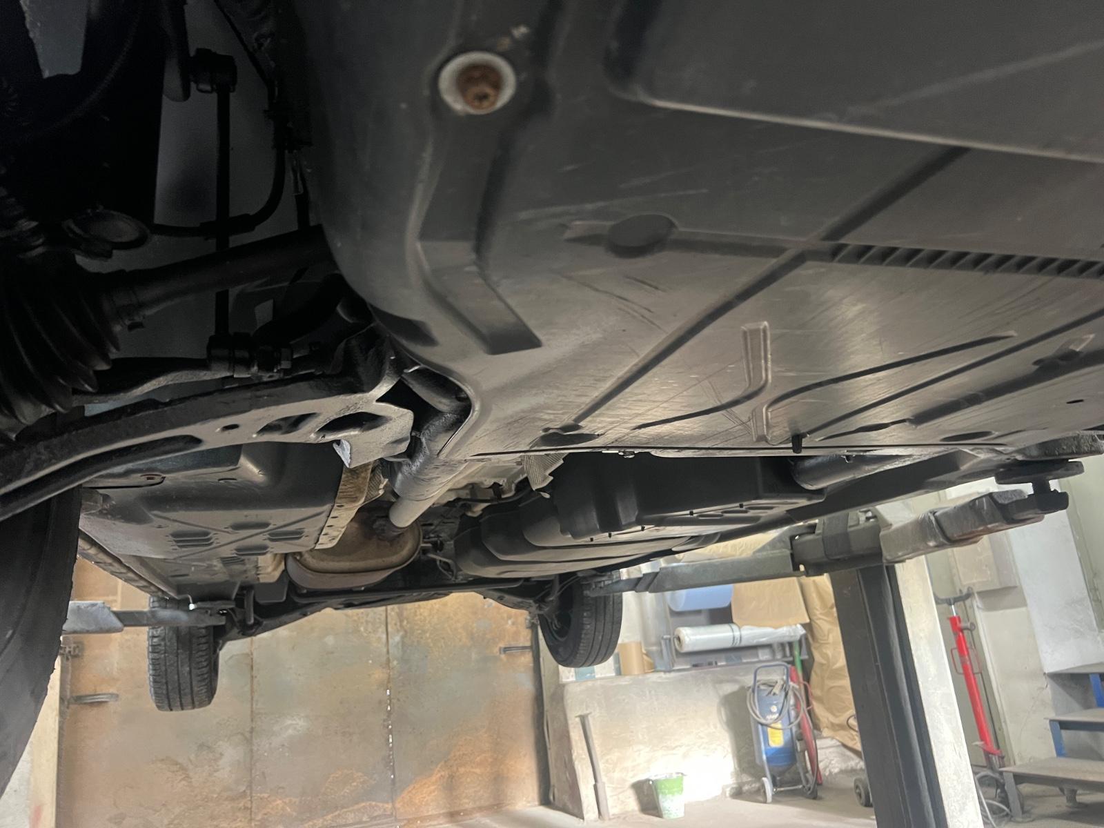 Volkswagen Transporter 2012 — photo 14
