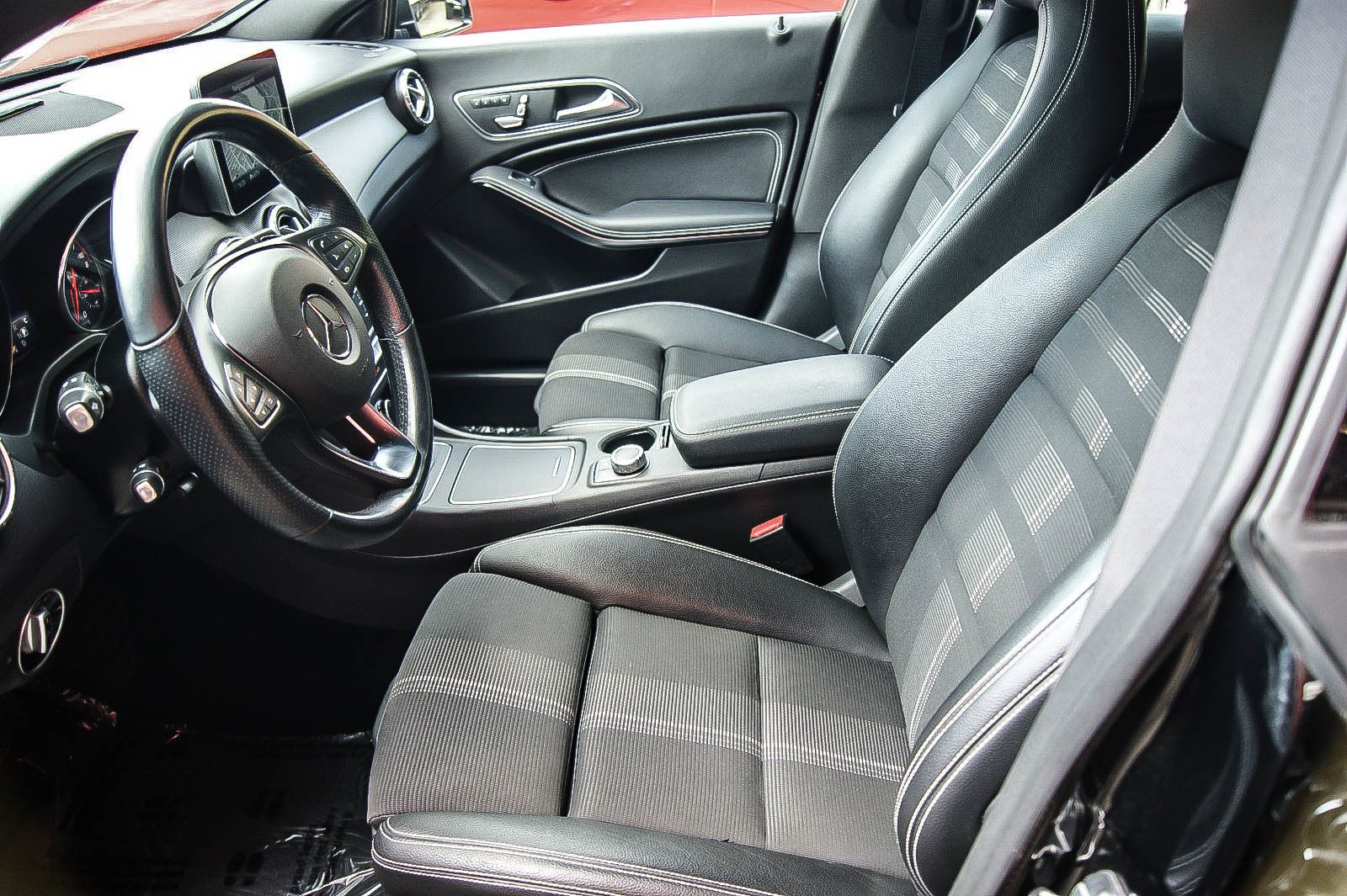 Fahrzeugabbildung Mercedes-Benz CLA 200 Shooting Brake 7G-DCT LED KEYLESS NAVI