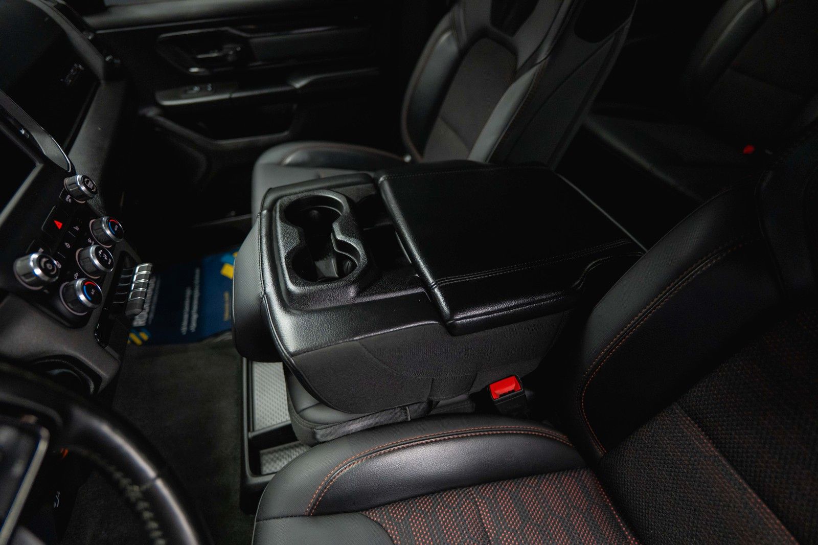 Fahrzeugabbildung Dodge RAM 5.7 V8 HEMI 4x4 Built to Serve AXLE LOCK 19%