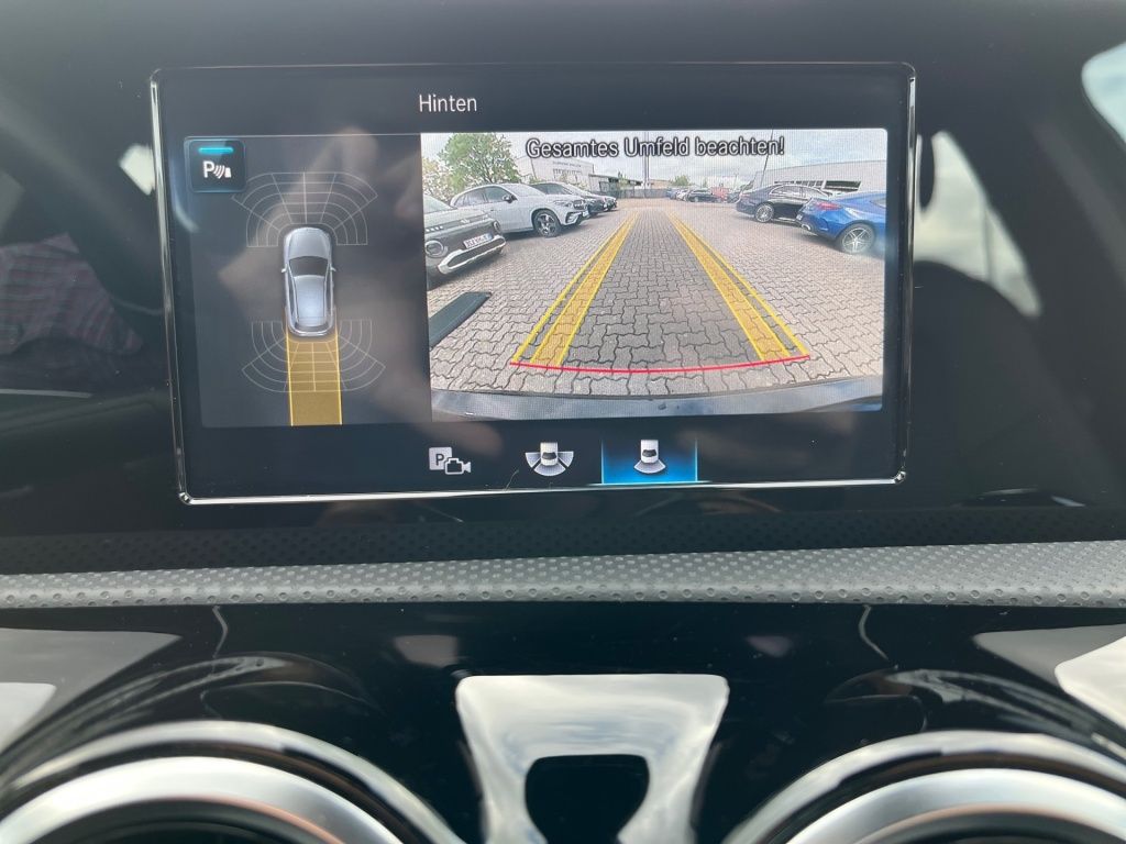 Fahrzeugabbildung Mercedes-Benz A 180 Progressive Navi LED SHZ SpurH KAM DAB